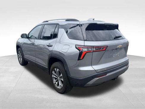 Used 2025 Chevrolet Equinox LT w/ Convenience Package II FWD image 7