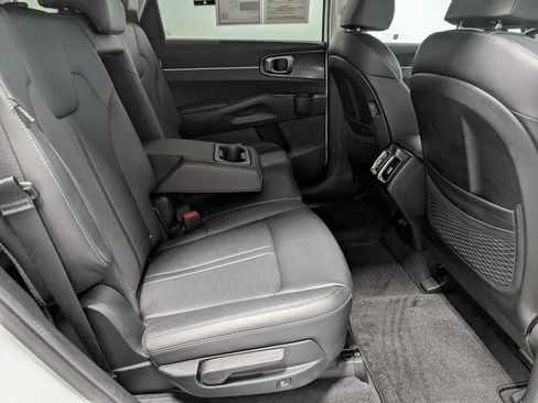 Certified 2025 Kia Sorento S AWD/4WD image 43