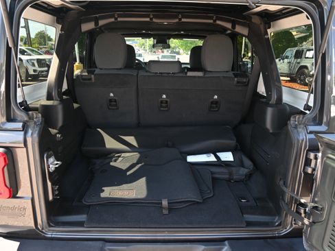 Used 2025 Jeep Wrangler Unlimited Sahara w/ Safety Group AWD/4WD image 33