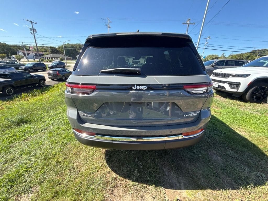 New 2027 Jeep Grand Cherokee Laredo X AWD/4WD image 4
