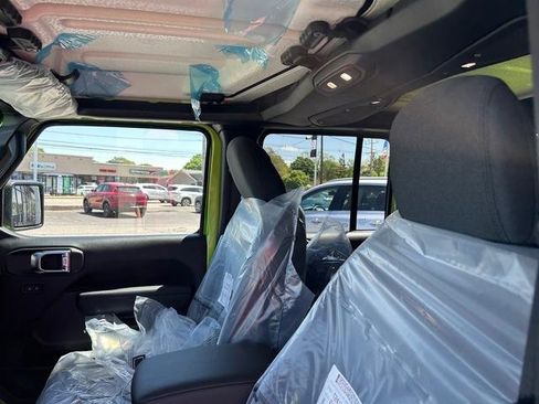 New 2025 Jeep Gladiator Willys image 12