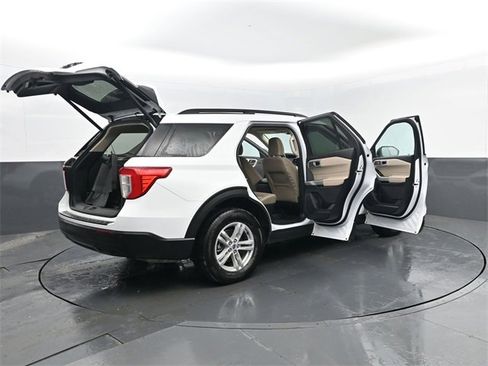 Used 2024 Ford Explorer XLT image 31