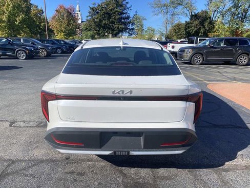 New 2025 Kia K4 LXS image 4