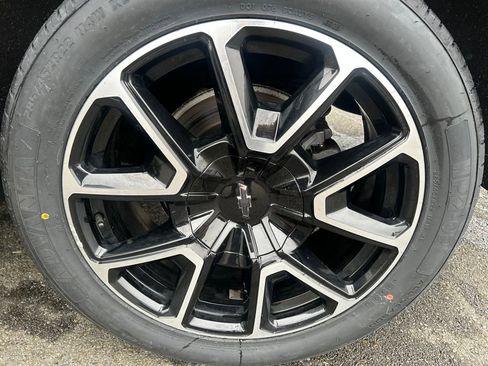 Used 2021 Chevrolet Tahoe RST image 13