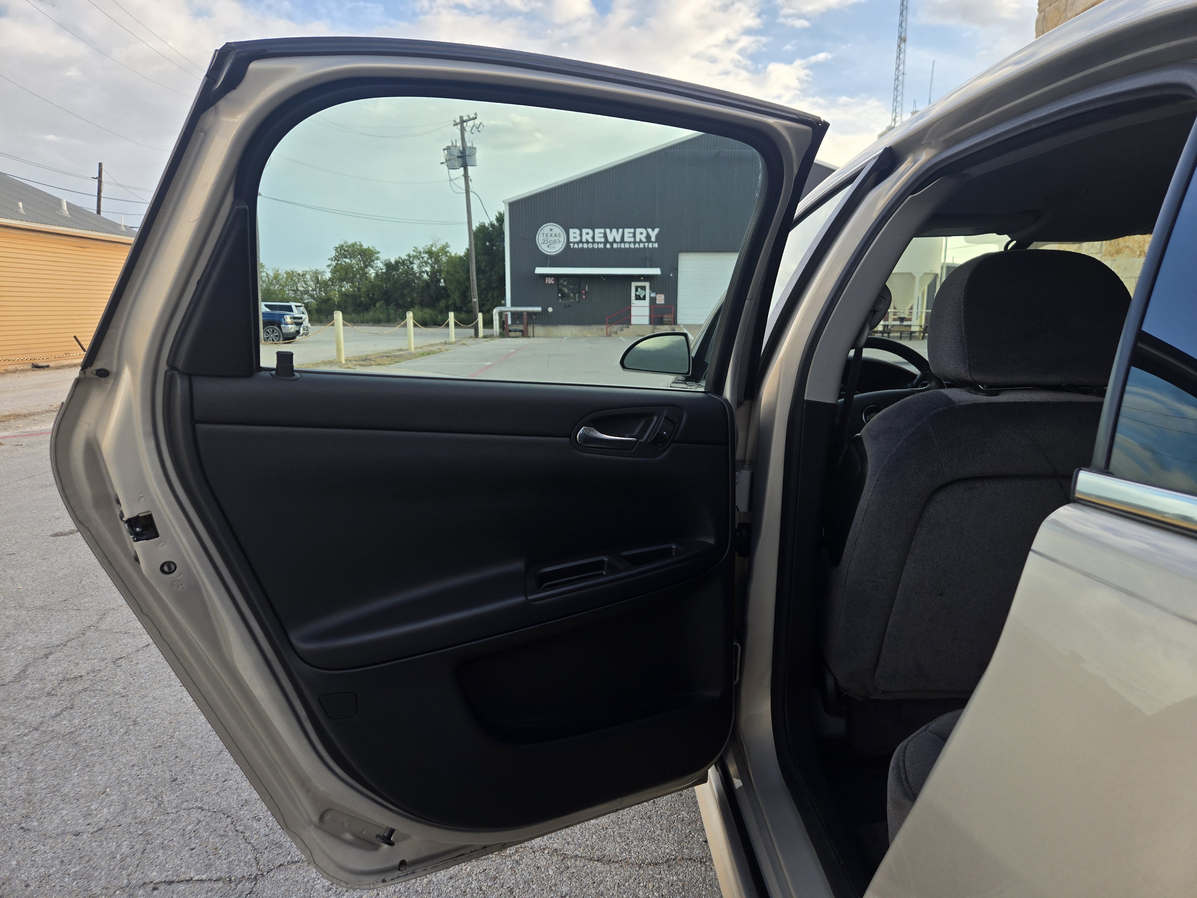 Used 2011 Chevrolet Impala LS FWD image 6