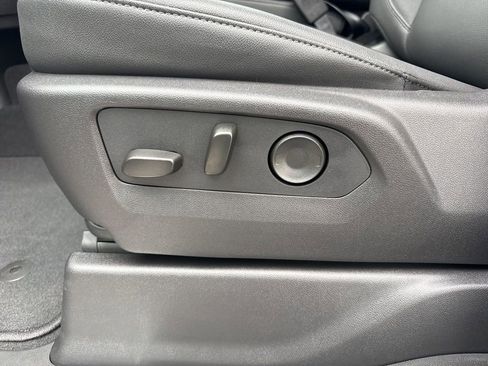 Used 2026 GMC Sierra 1500 SLT image 10