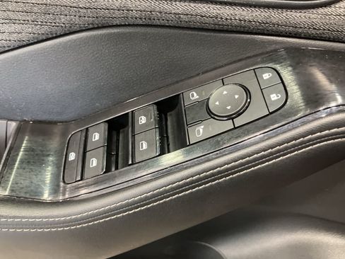 Used 2023 Nissan Rogue SV AWD/4WD image 12