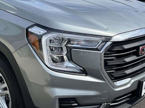 Used 2023 GMC Terrain SLE w/ Driver Convenience Package image 9