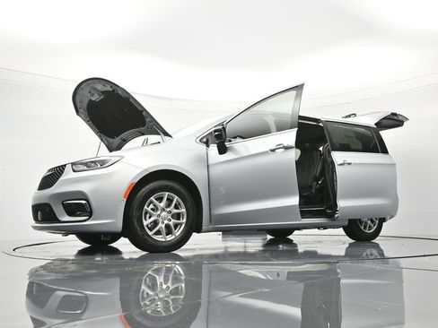 New 2026 Chrysler Pacifica Select image 49