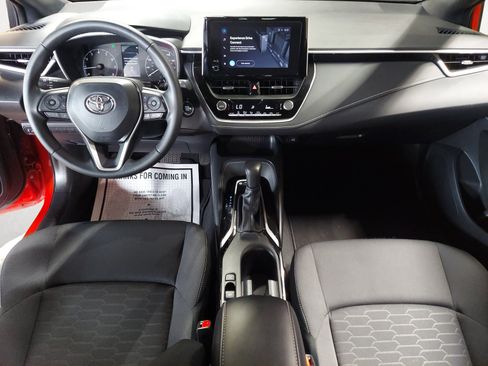 Used 2025 Toyota Corolla SE FWD image 3