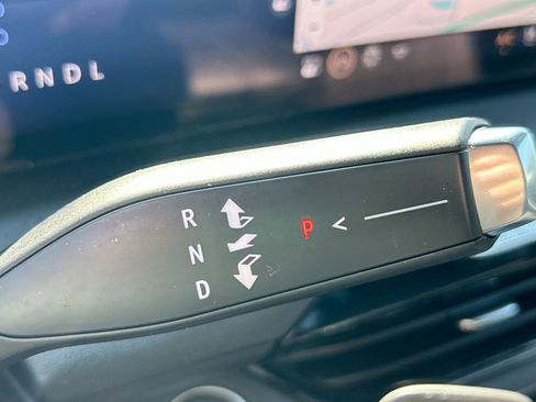 Used 2025 Buick Enclave Avenir image 30