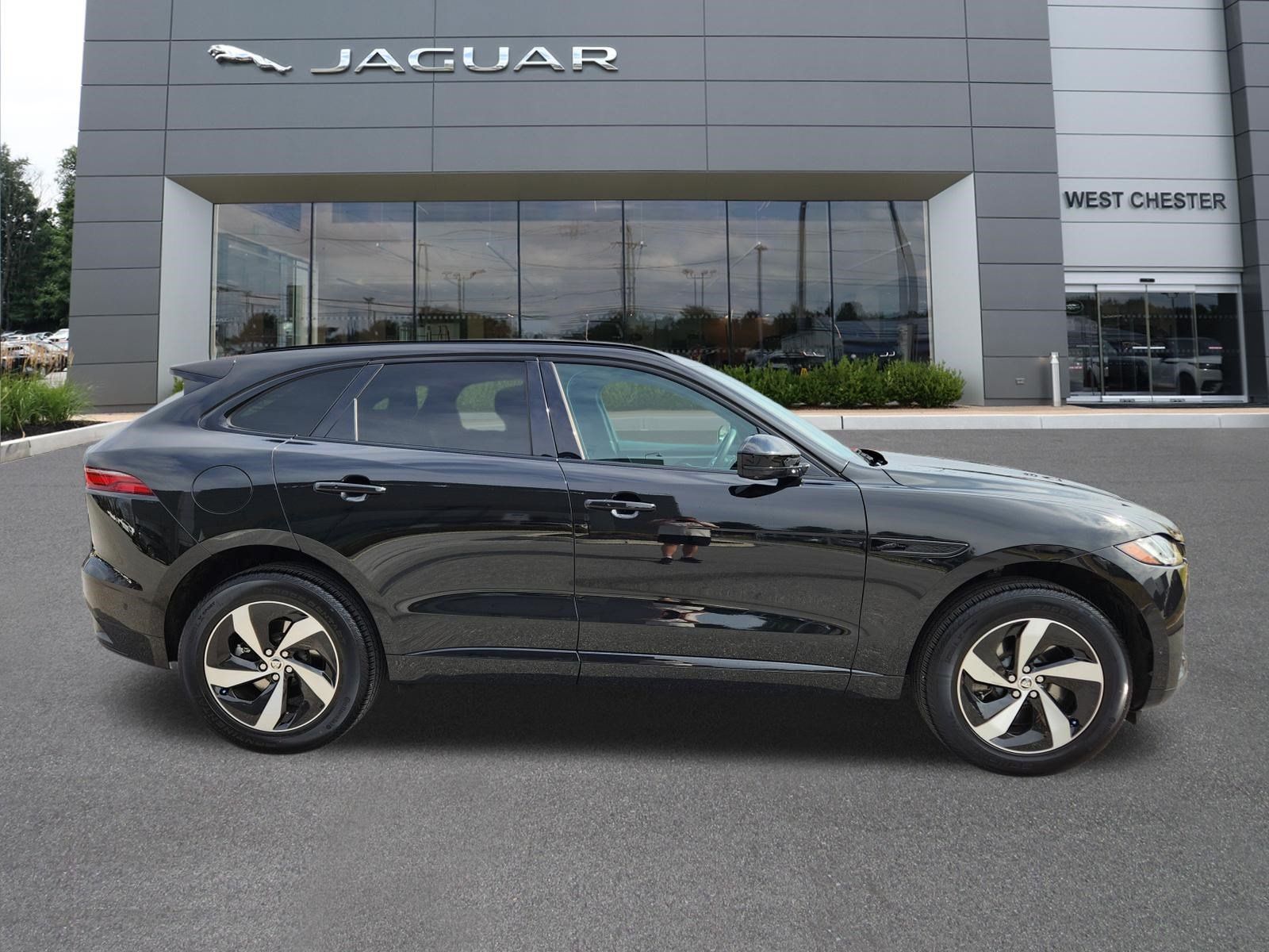 Certified 2026 Jaguar F-PACE R-Dynamic S AWD/4WD image 6