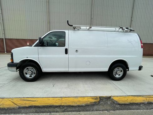 Used 2015 Chevrolet Express 2500 image 5