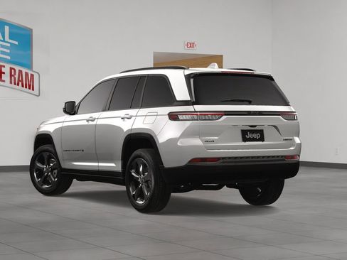 New 2024 Jeep Grand Cherokee Limited w/ Black Appearance Package AWD/4WD image 4