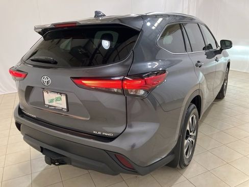 Used 2020 Toyota Highlander XLE image 5