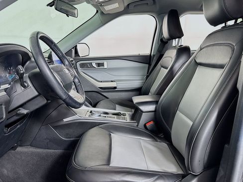 Used 2022 Ford Explorer XLT w/ Equipment Group 202A image 11