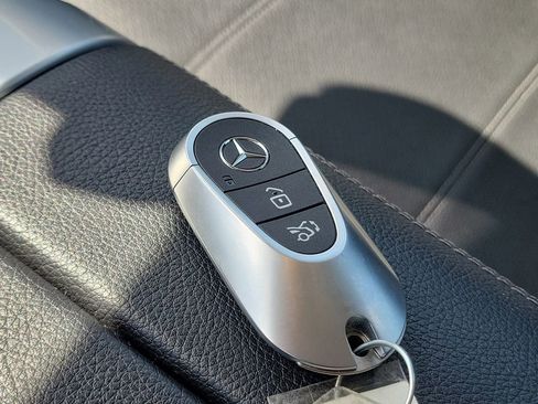 Used 2025 Mercedes-Benz C 300 Sedan image 30