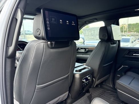 New 2026 GMC Yukon Denali w/ Denali Reserve Package AWD/4WD image 8
