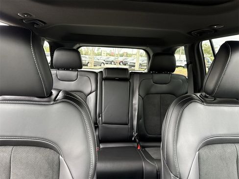 New 2025 Jeep Grand Cherokee Altitude image 29