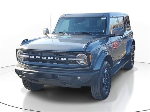 Used 2024 Ford Bronco Outer Banks image 2