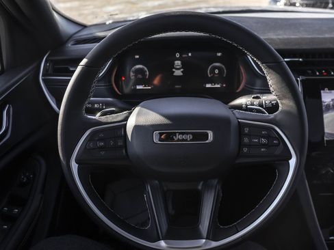 New 2025 Jeep Grand Cherokee L Altitude image 31