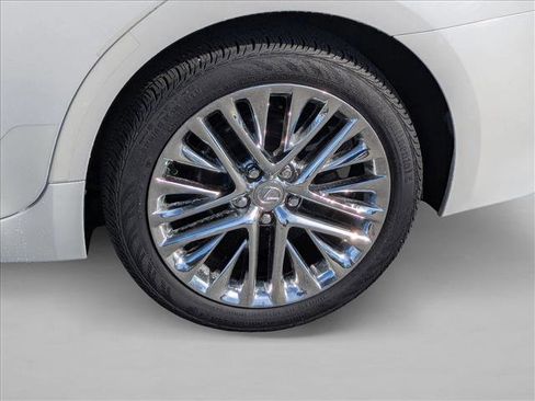 Used 2016 Lexus ES 350 w/ Luxury Package w/Wood Trim image 21