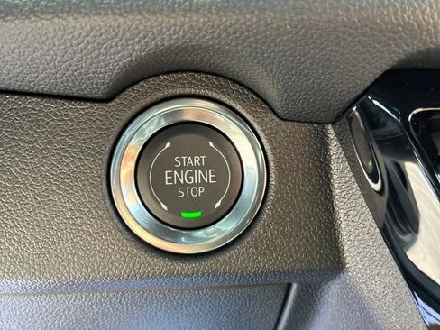 New 2026 Chevrolet Traverse LT w/ Sun and Wheel Package AWD/4WD image 17