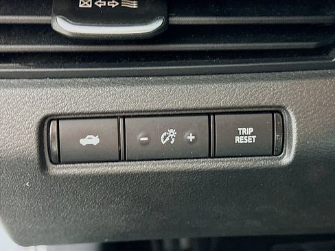 Used 2024 Nissan Altima 2.5 SV FWD image 10