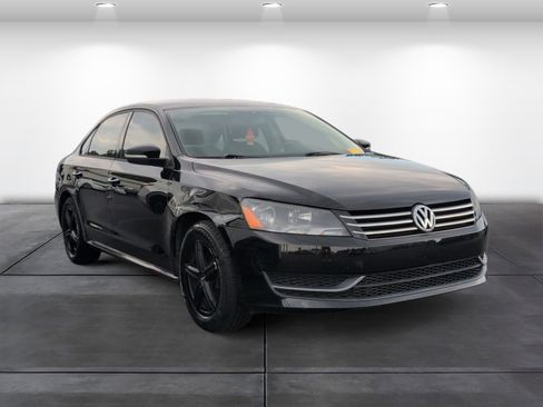 Used 2015 Volkswagen Passat 1.8T S FWD image 2
