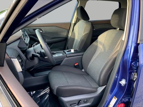 Used 2023 Nissan Rogue SV FWD image 8