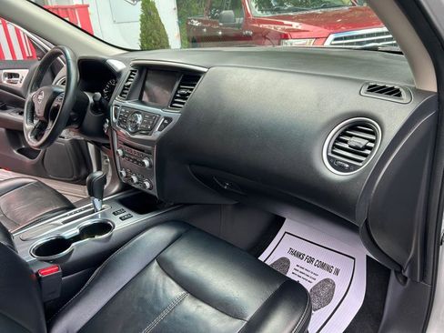 Used 2018 Nissan Pathfinder SL image 25