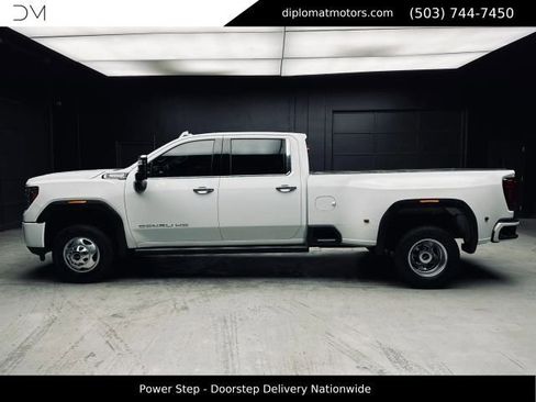 Used 2022 GMC Sierra 3500 Denali AWD/4WD image 4