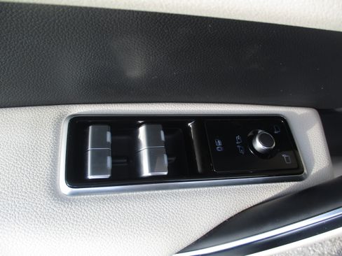 Used 2024 Jaguar F-PACE R-Dynamic S image 16