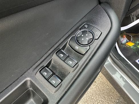 Used 2024 Ford Edge SEL image 12