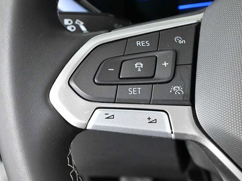 Certified 2023 Volkswagen Taos SE w/ Panoramic Sunroof Package FWD image 19