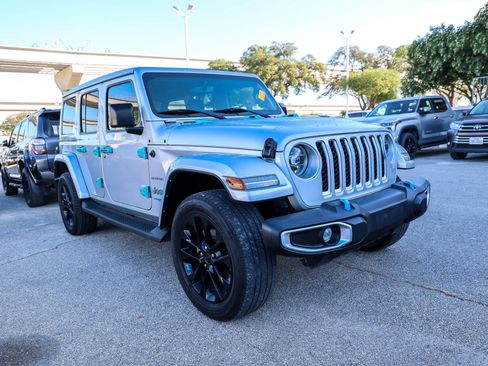 Used 2022 Jeep Wrangler Unlimited Sahara image 5
