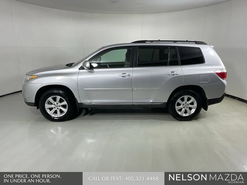 Used 2013 Toyota Highlander SE FWD image 9
