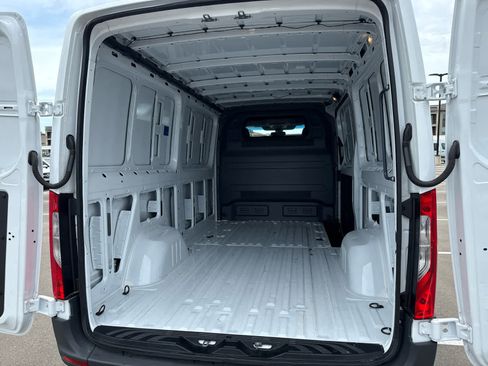 Used 2025 Mercedes-Benz Sprinter 2500 image 14