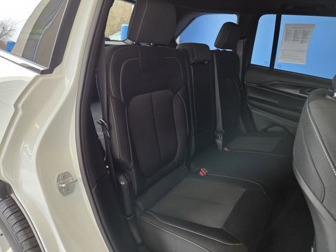 Used 2025 Jeep Grand Cherokee Laredo X image 29