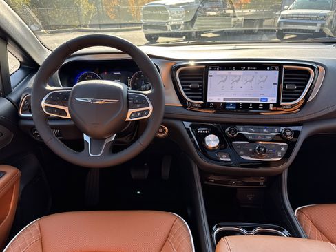 New 2026 Chrysler Pacifica Pinnacle image 27