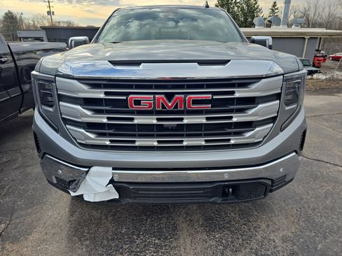 New 2026 GMC Sierra 1500 SLE image 3