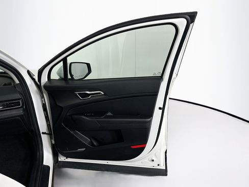 Used 2025 Kia Sportage LX image 29