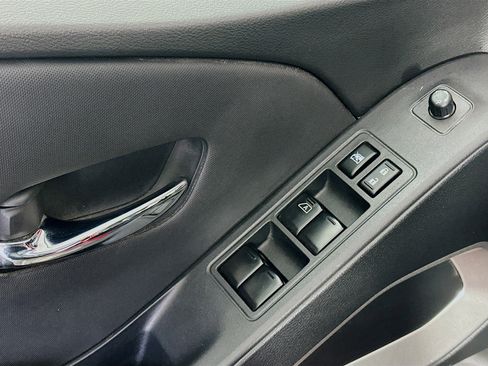 Used 2024 Nissan Frontier SL image 15