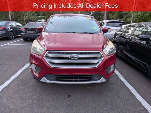 Used 2017 Ford Escape SE w/ SE Cold Weather Package FWD image 2