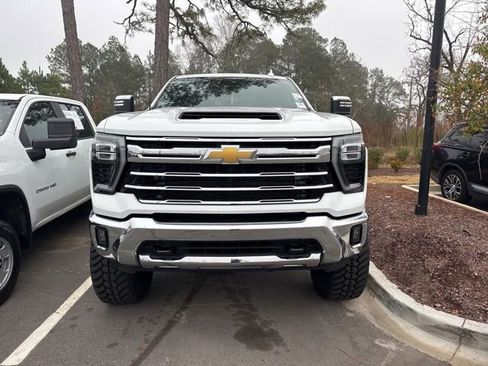 Used 2024 Chevrolet Silverado 2500 LTZ image 2