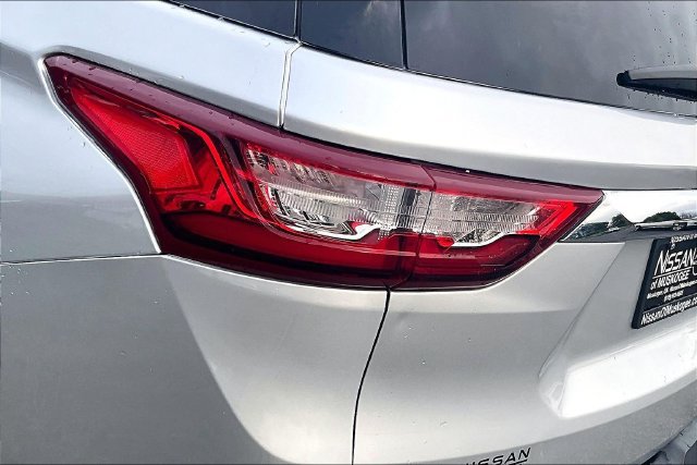 Used 2021 Chevrolet Traverse LS FWD image 23
