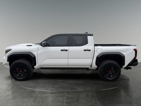 Used 2025 Toyota Tacoma TRD Pro AWD/4WD image 5