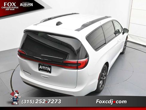 New 2026 Chrysler Pacifica Select image 28