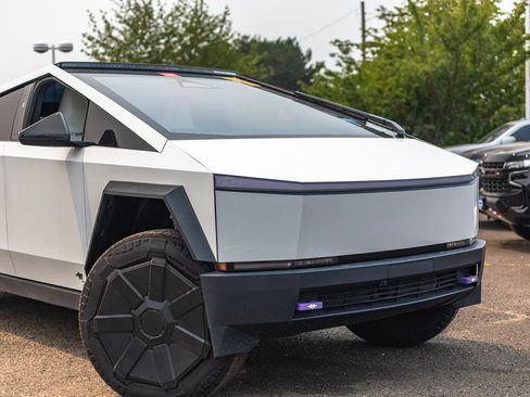 Used 2024 Tesla Cybertruck Cyberbeast AWD/4WD image 3