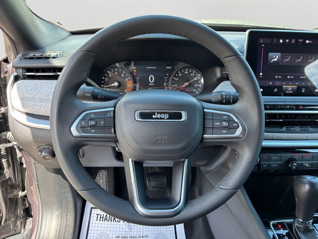 Used 2024 Jeep Compass Latitude AWD/4WD image 19